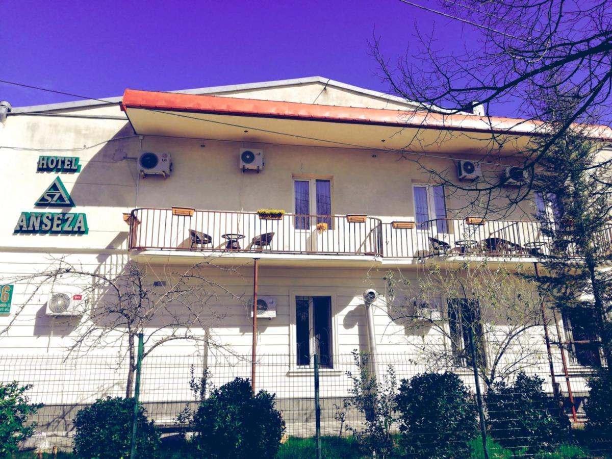 Anseza Hotel Kutaisi Eksteriør billede